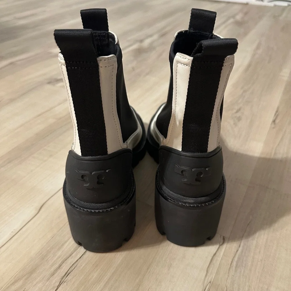 Tory Burch Women's Chelsea Lug Sole Ankle‎ Boots Size 8